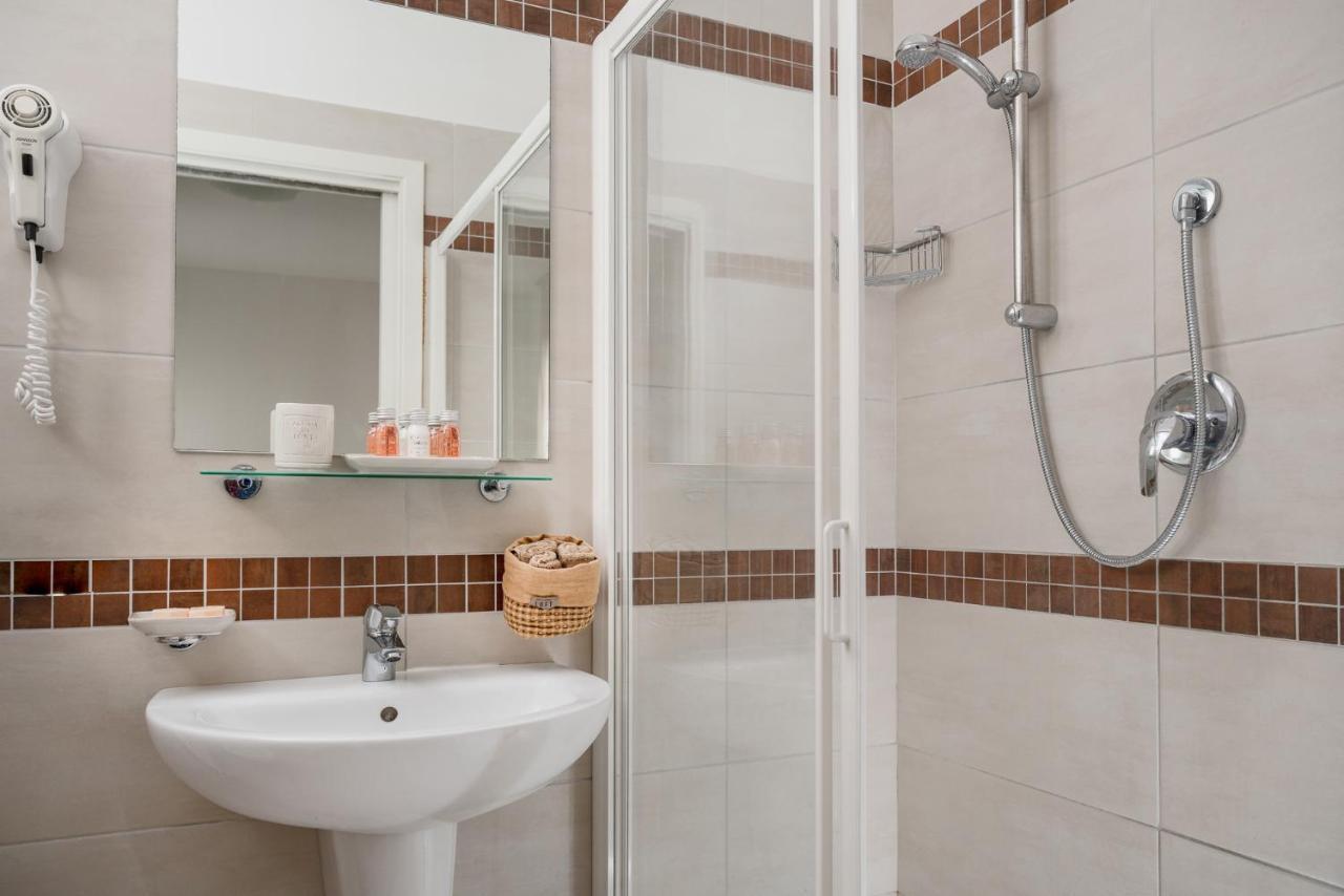 Hotel Embassy Riccione Ngoại thất bức ảnh