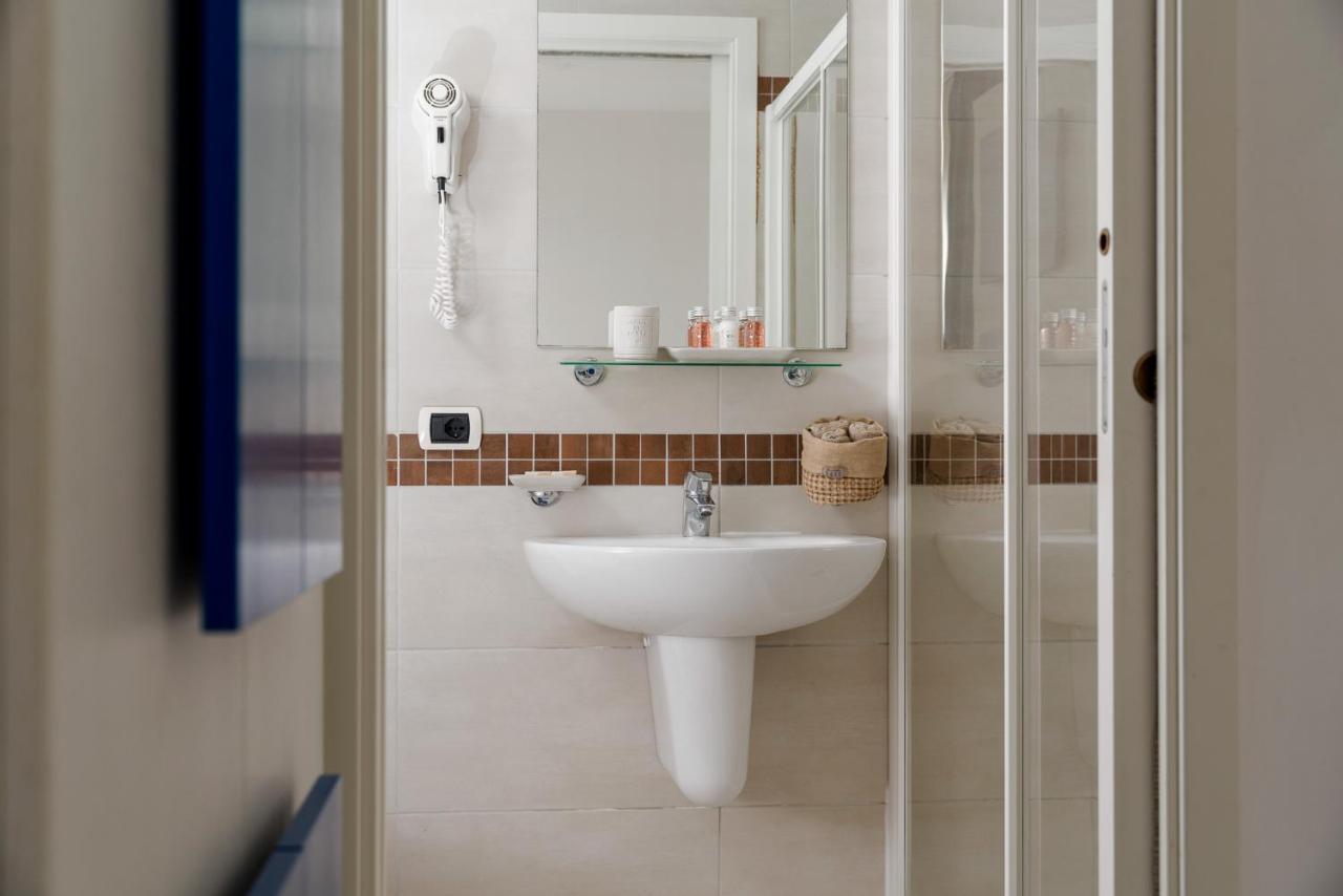 Hotel Embassy Riccione Ngoại thất bức ảnh