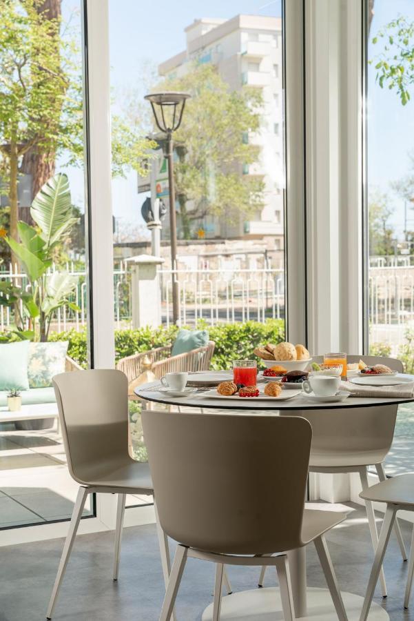 Hotel Embassy Riccione Ngoại thất bức ảnh