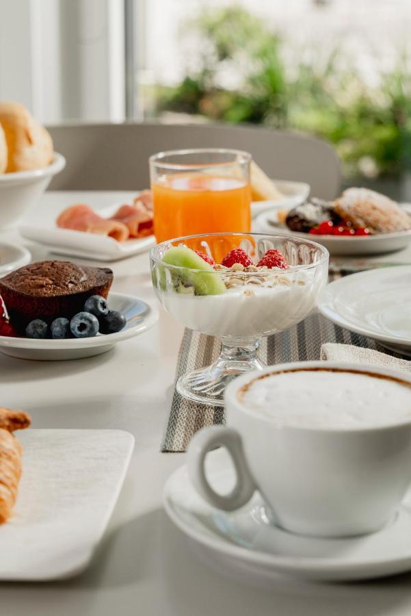 Hotel Embassy Riccione Ngoại thất bức ảnh