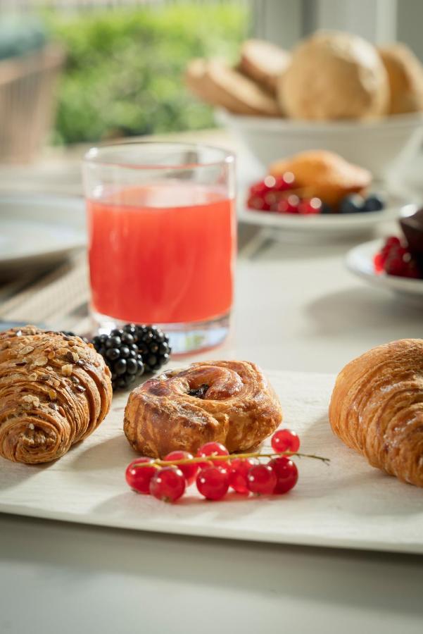 Hotel Embassy Riccione Ngoại thất bức ảnh