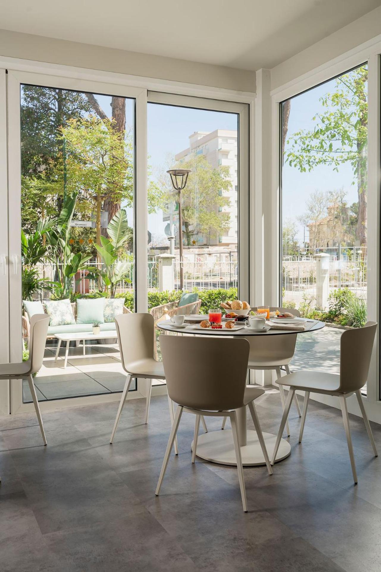 Hotel Embassy Riccione Ngoại thất bức ảnh
